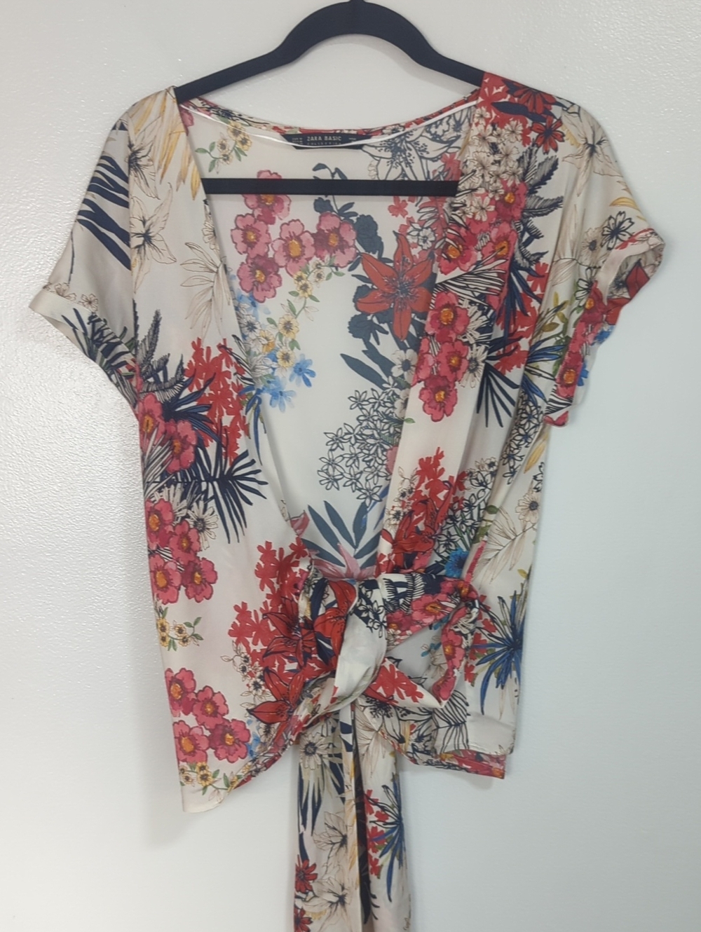 Zara Basic Size M Cream Tropical Floral Print Short Sleeve Wrap Blouse Tie Waist